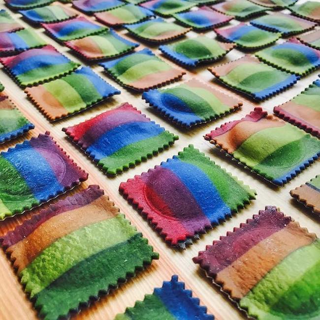義大利麵繽紛藝術！美國食物藝術家Linda Miller Nicholson的繽紛Pasta創作 