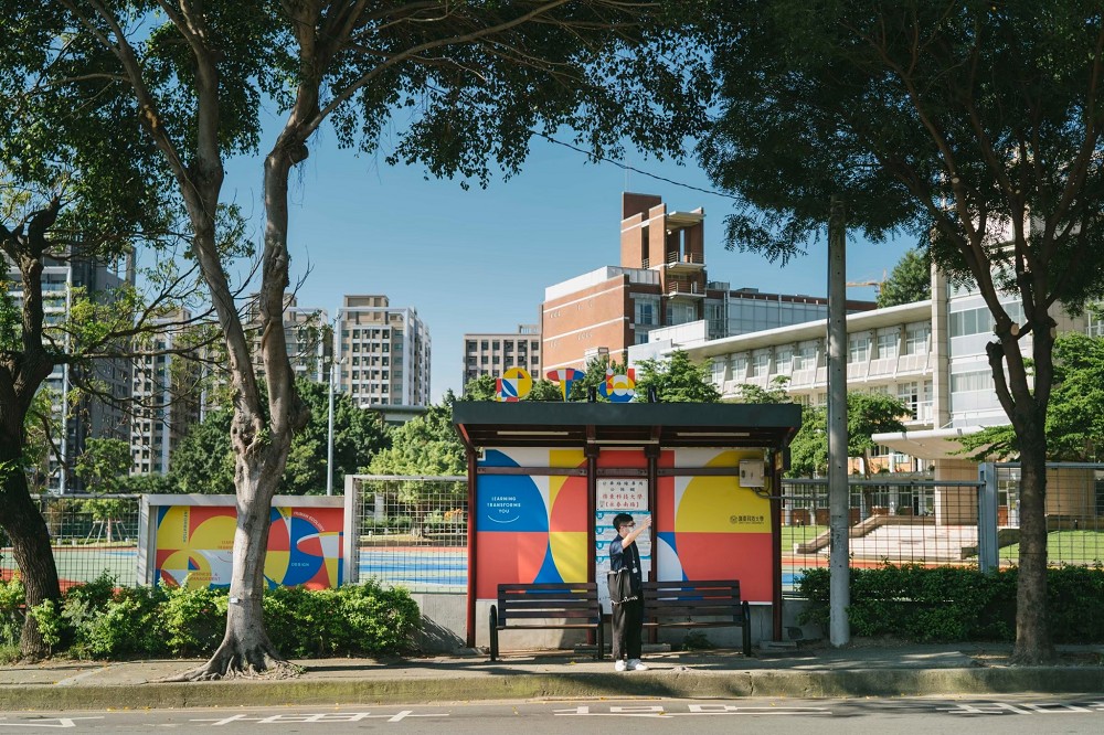 台灣校園美學生活品牌！嶺東科大學攜手藝術家BaNAna阿蕉推插畫裝置藝術、LINE貼圖