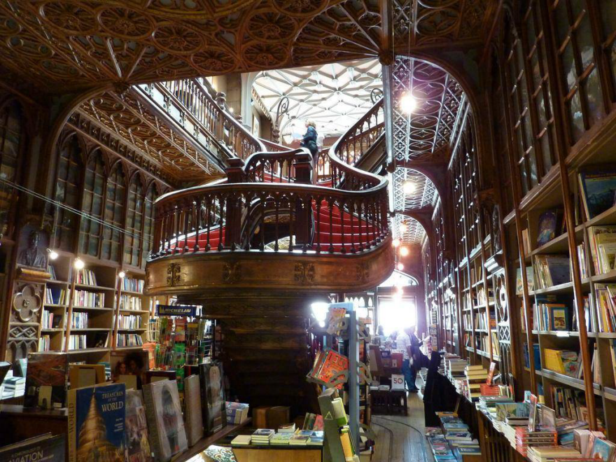 葡萄牙旅行必去景點，華麗老書店 Livraria Lello