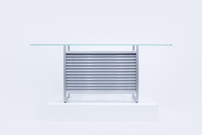 鋁製百葉窗製成的系列傢具「louver」，展現最直接的微妙美感