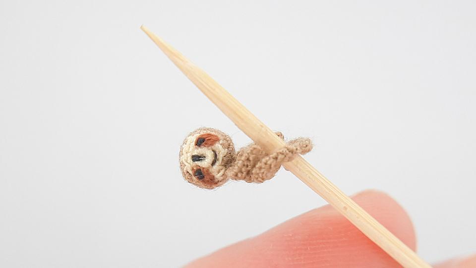 指尖上的迷你編織動物園!藝術家Lucia Dolgopolova超極致不到1公分的編織創作