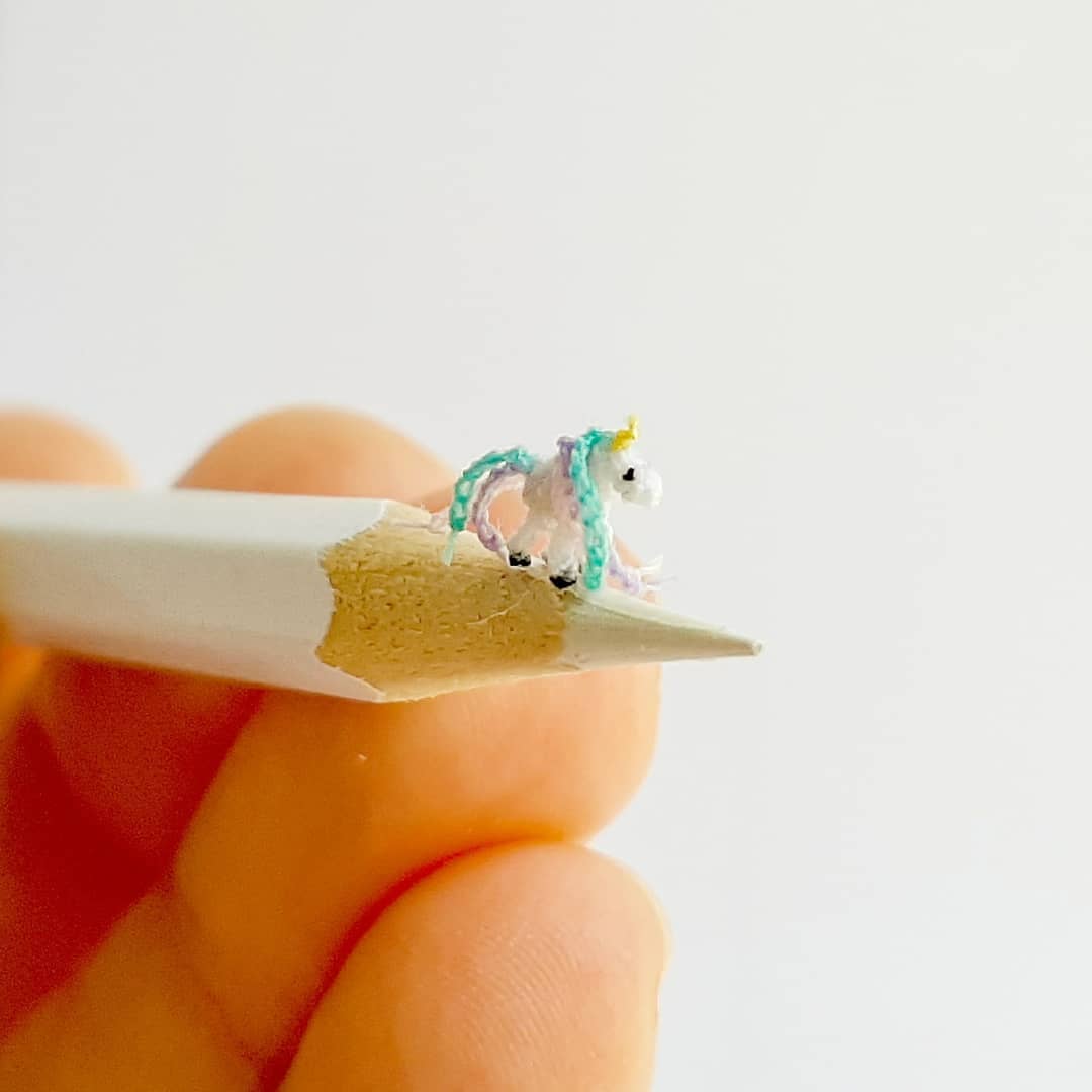 指尖上的迷你編織動物園!藝術家Lucia Dolgopolova超極致不到1公分的編織創作