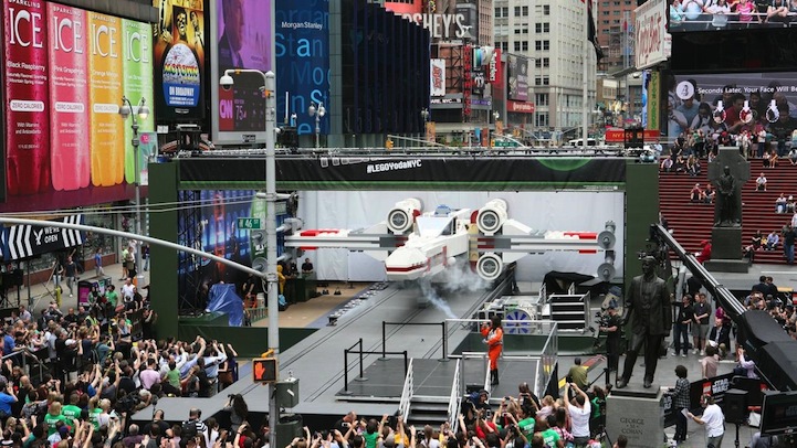 全尺寸的樂高版星際大戰 X-Wing 歡迎試乘！