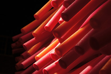 體驗小丑魚穿梭在海葵中的感覺，有趣的大型互動裝置