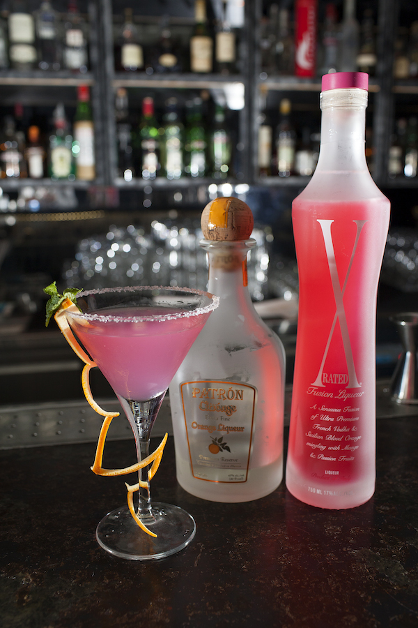 浪漫情人節夜晚怎麼過,調杯Patrón Tequila增添浪漫氣氛吧~