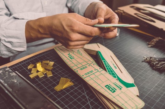 號稱可以飛到 15 公尺高度的無動力木片飛機