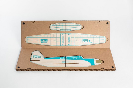 號稱可以飛到 15 公尺高度的無動力木片飛機