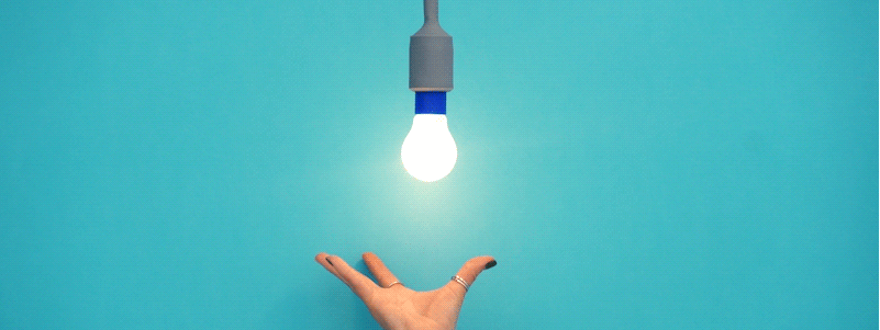 換燈泡不再暈頭轉向！世界第一款磁鐵燈座 Magbulb 吸上去立刻發光