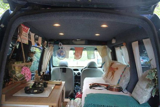 上車吧，Odie！開車載著愛犬環遊世界囉