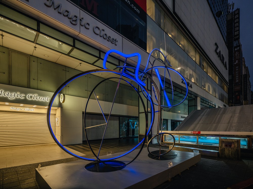 2023台灣燈會「光展區」亮點！兔子洞、光兔、彩虹教堂等16組作品點亮台北東區