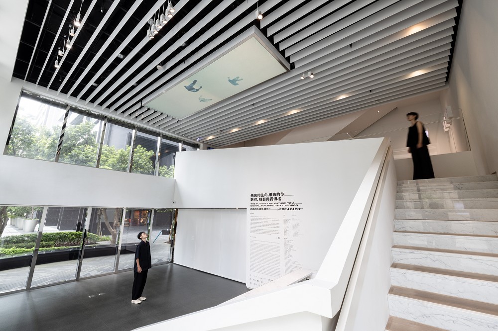 忠泰美術館《未來的生命，未來的你》亮點！15件作品聚焦AI數位、機器與賽博格3大主題
