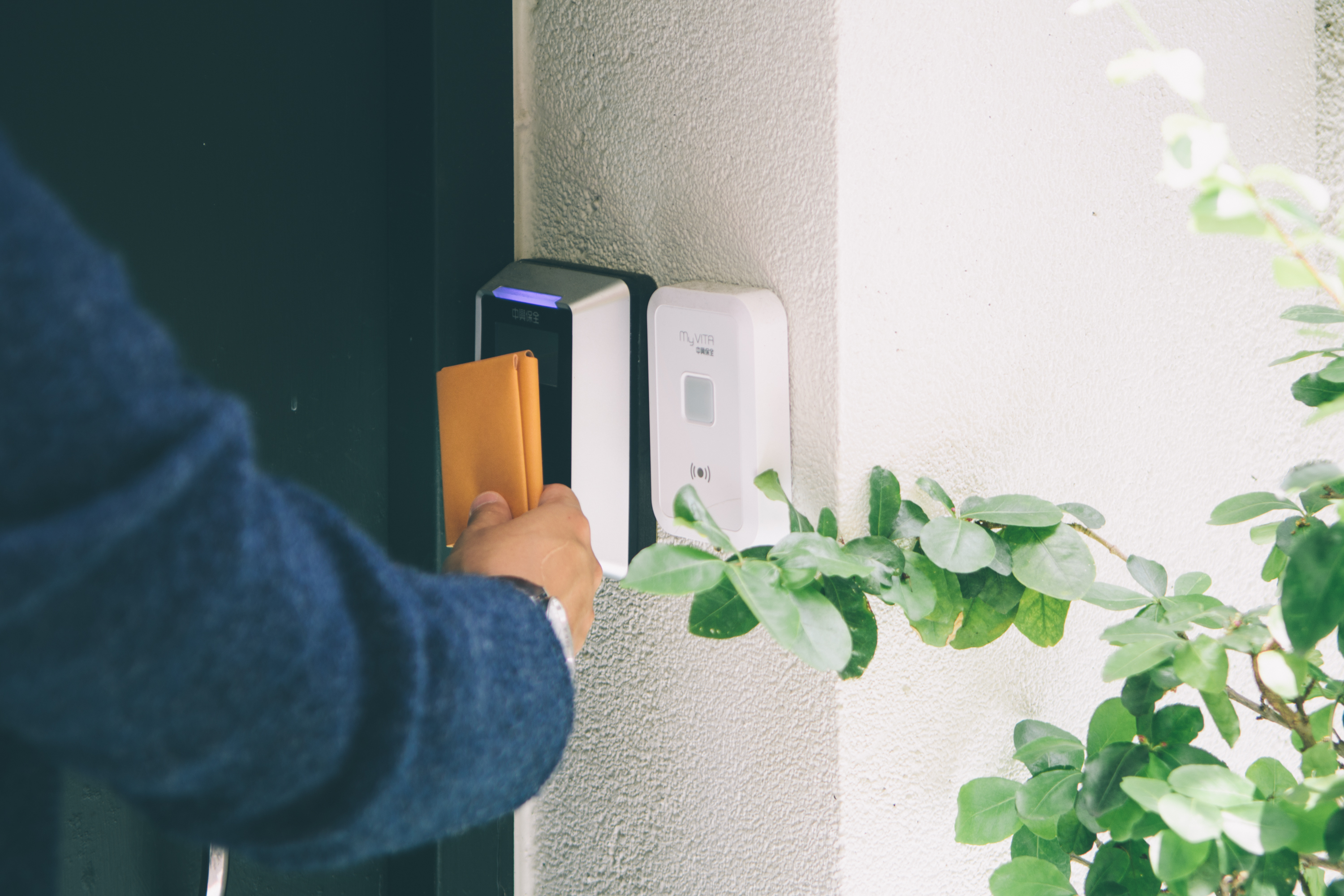 再也不怕刷不過!台灣設計品牌 PLEASANT 結合簡約皮革+感應科技,首創兩面獨立感應的 0.7 Wallet 雙面感應卡夾