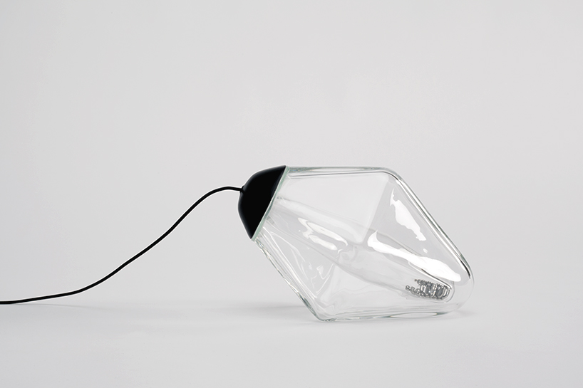 整個桌燈都是開關，菱型燈泡Mercure Lamp