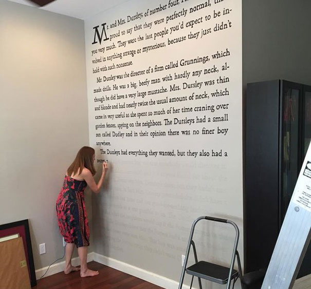 超級書迷向哈利波特致敬，將神作直接畫在牆上啦！