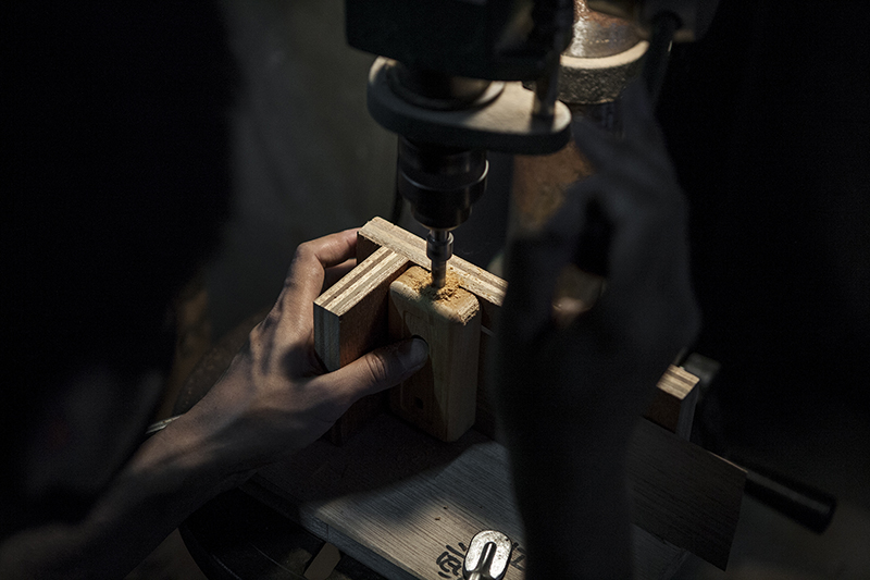 台電文創再出招！聯手 META DESIGN 回收「木橫擔」做台閱讀燈具，成質感循環設計新代表作