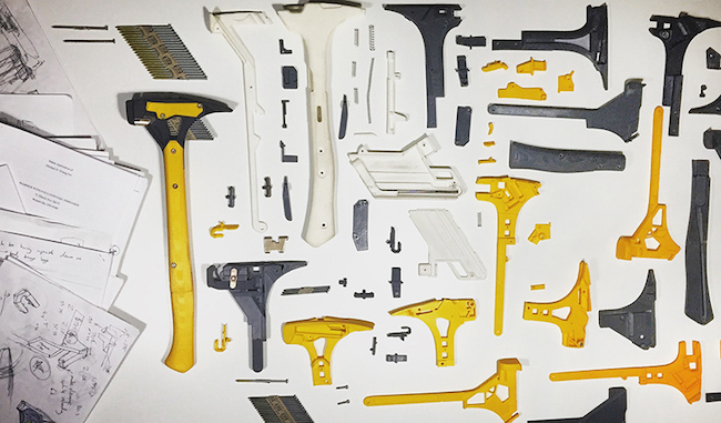 六年造一鎚！再也不用擔心敲到手的「自動鐵鎚 Auto Hammer」 