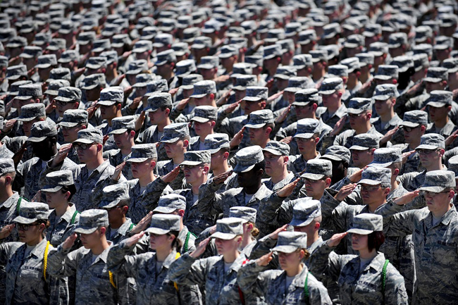 從偽裝到軍裝、迷彩圖騰風迷時尚