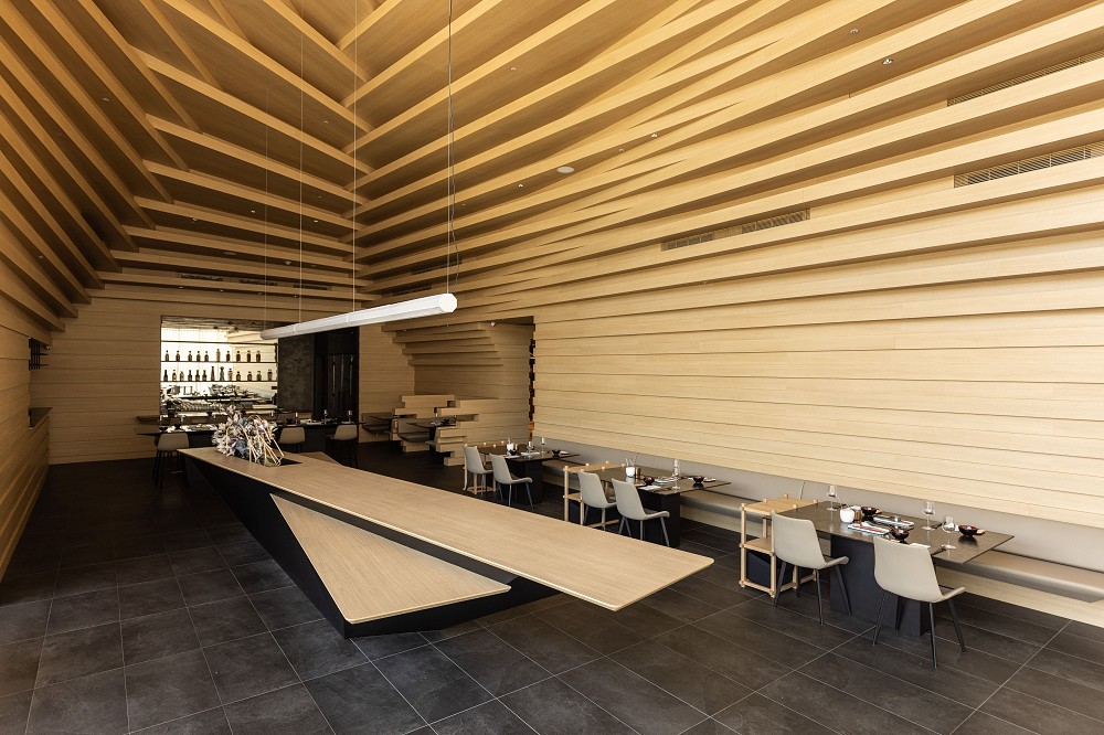 大直NOKE「明粵」粵式火鍋 !隈研吾以岩岸海蝕洞意象打造餐飲空間