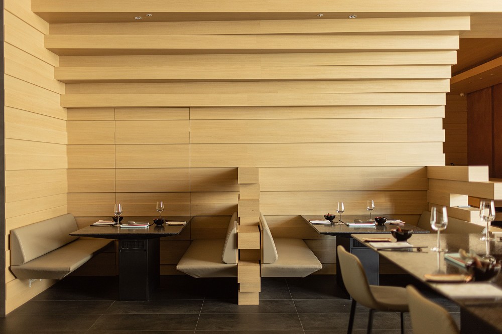 大直NOKE「明粵」粵式火鍋 !隈研吾以岩岸海蝕洞意象打造餐飲空間