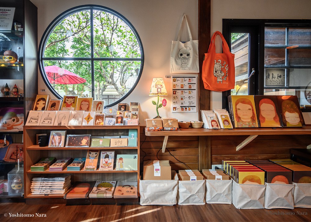 奈良美智澎湖特展亮點!《跟著朦朧潮濕的一天去澎湖》集結畫作草稿、陶器、攝影作品