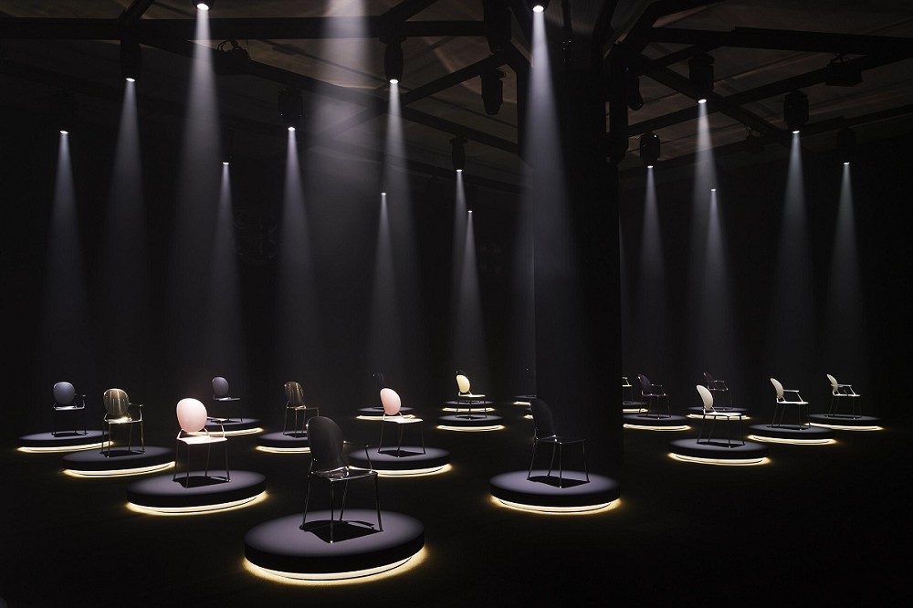 Dior經典圓背椅進化！法國設計大師Philippe Starck打造Miss Dior優雅設計椅