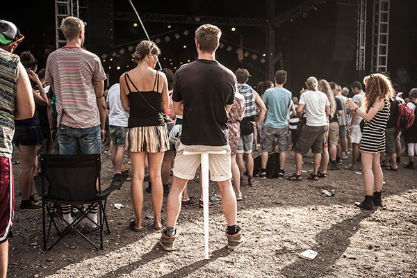 排隊神器！收成罐頭的「REST」伸縮收納椅