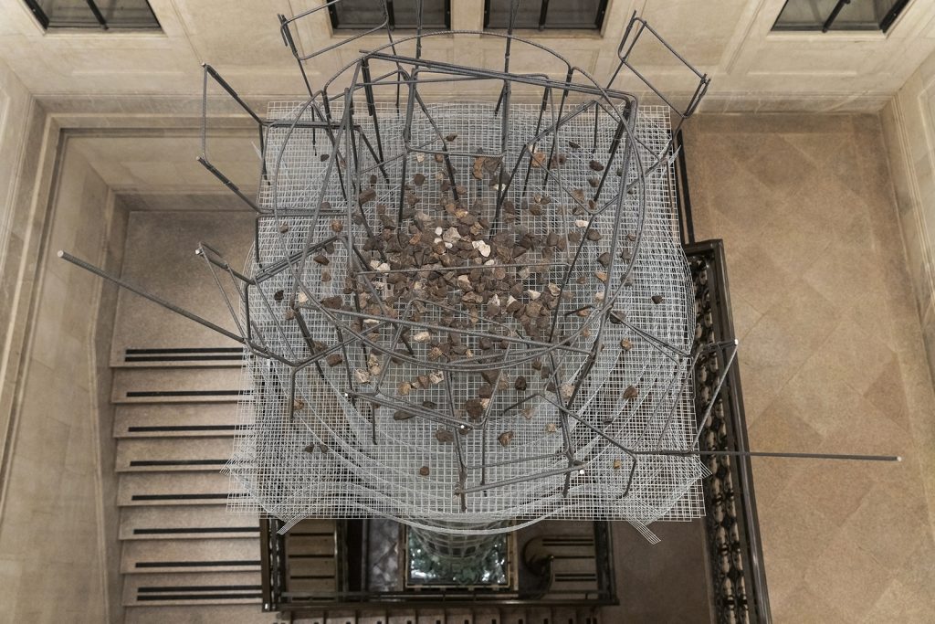 縹緲紀念碑藏身威尼斯古蹟！義大利藝術家Edoardo Tresold全新空靈鐵絲網雕塑