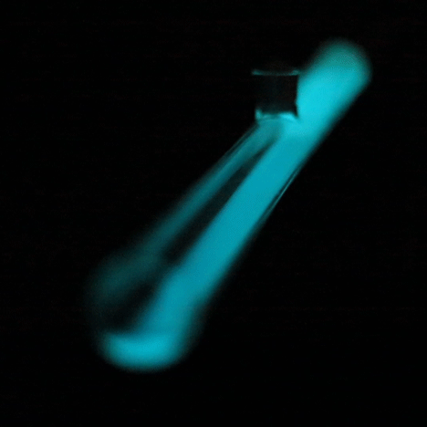 當設計遇上生命科學：不需電力即可發光的《Ambio》生物燈