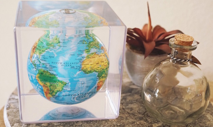 以太陽能為動力，永不止息自轉地球儀 MOVA Cube