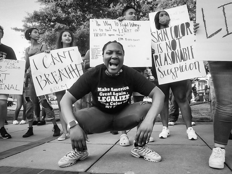 2020世界最佳手機攝影作品10+！捕魚瞬間、森林小鹿、男孩成長紀實入列