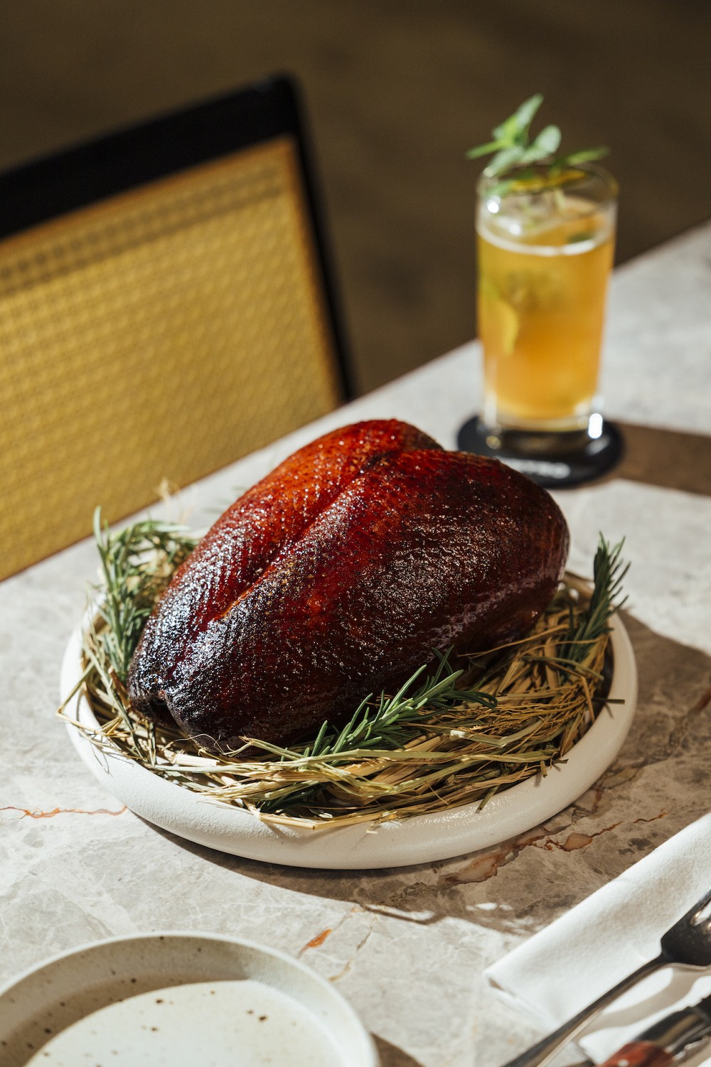 士林餐酒館「INTRO」12天限定客座料理！主廚蔡慈偉新手法詮釋中式名菜醃篤鮮、法式甜點蘭姆巴巴