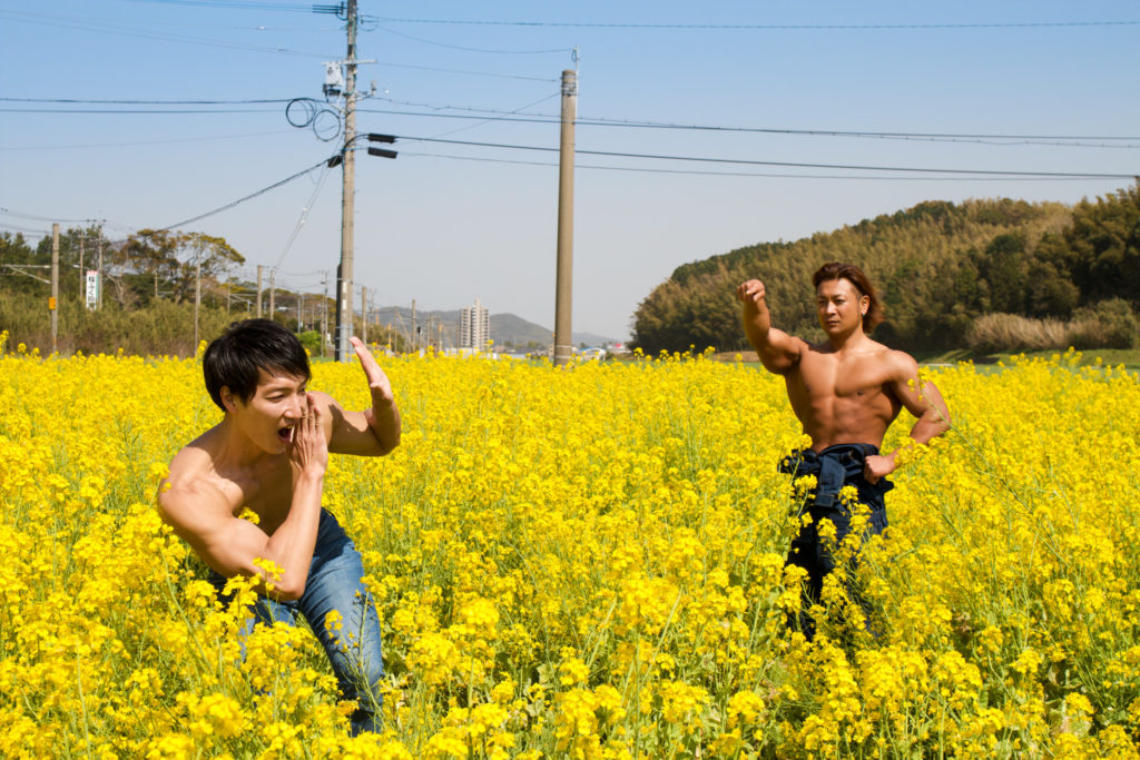 日本免費肌肉男圖庫「Muscle Plus」！肌肉種類、筋肉男採茶等謎樣主題通通免費