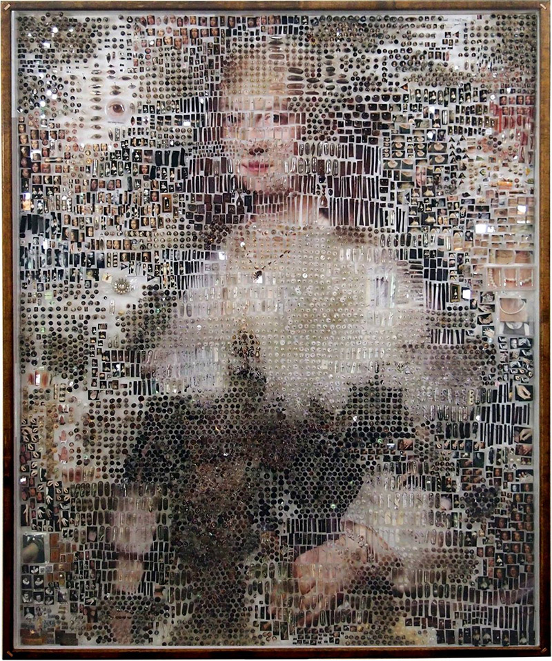 解構再組合，上千個小物件拼成的古典人物肖像畫