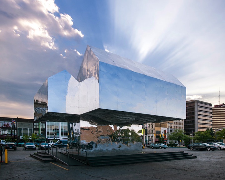 漂浮在半空中的鏡面屋Mark's House