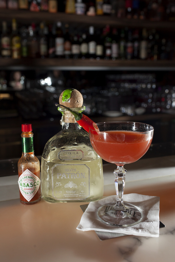 浪漫情人節夜晚怎麼過,調杯Patrón Tequila增添浪漫氣氛吧~