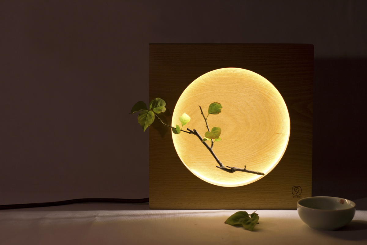 木製造型月光桌燈，隨手一擺都是詩情畫意