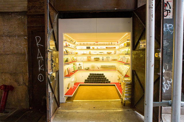 廢棄貨運電梯改建而成的廢棄物博物館