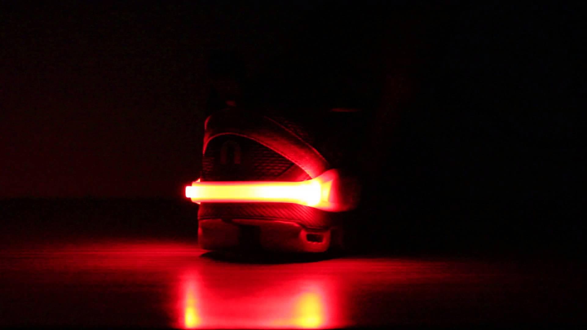 Nathan 發光LED鞋夾，讓整條街都看著你的車尾燈！