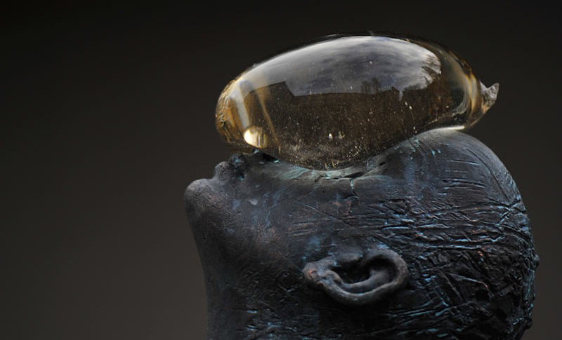 頂著雨滴的無語之人，基輔藝術家用雕塑和自然做對話