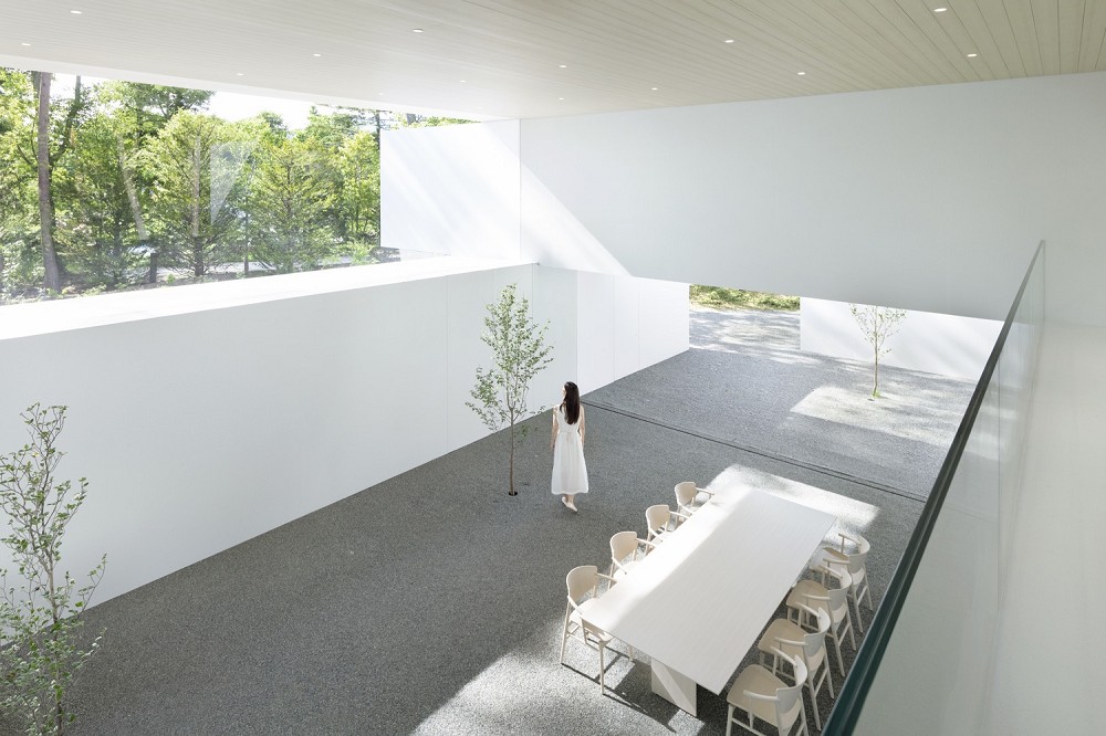 日本極簡涵洞藝術住宅!nendo打造森林裡的箱涵交疊純白建築