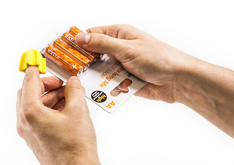 終於可以不用來硬的，nimble 指刀輕輕一劃俐落拆封