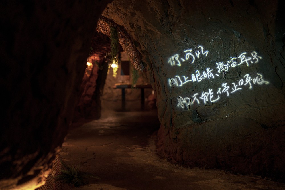 基隆正濱漁港「女巫的香氣陳列室」！防空洞秘境化身香氣沙龍 、冥想體驗空間