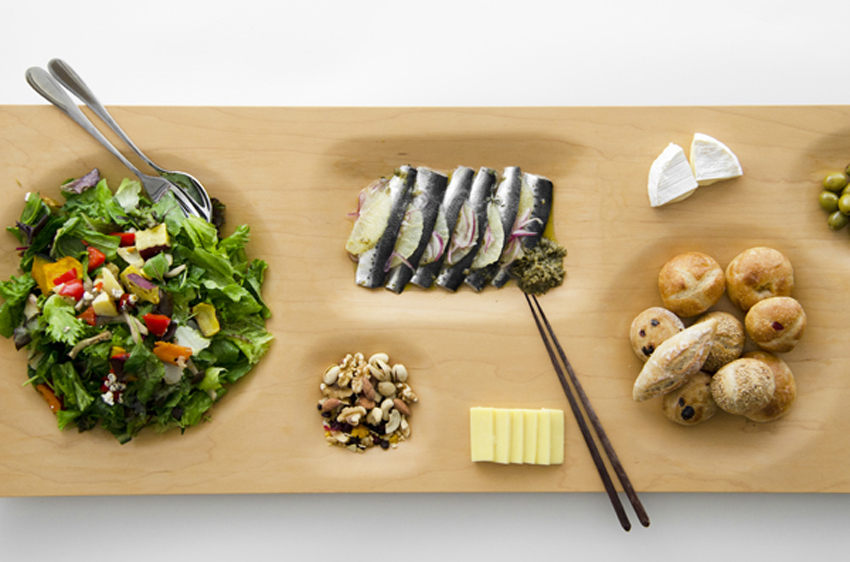 優雅飽足的輕食木餐盤