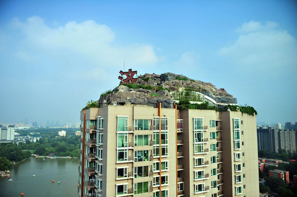 natural-mountain-mansion-built-upon-a-24-story-urban-building-in-china-1.jpg