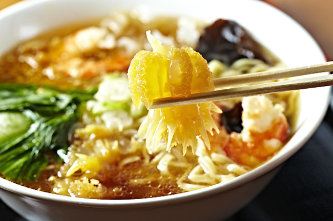 可以養顏美容的水母拉麵你吃過嗎？療癒透明系來襲！