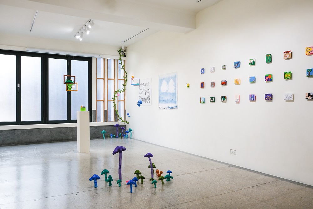 韓國藝術家Bird Pit《雲的另一邊⁣⁣⁣》亮相台北朋丁！童趣繪畫、不織布創作下的幽默諷刺日常