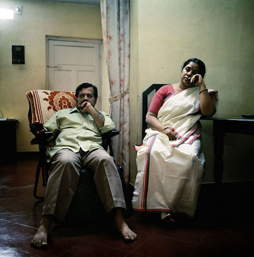 你也一樣歪七扭八嗎？Olivier Culman帶你一起看電視機前的人們