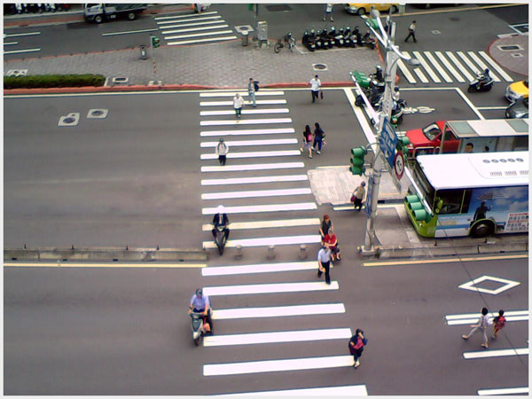 [開箱文] 比玩具還玩具的IKEA KNÄPPA紙相機  