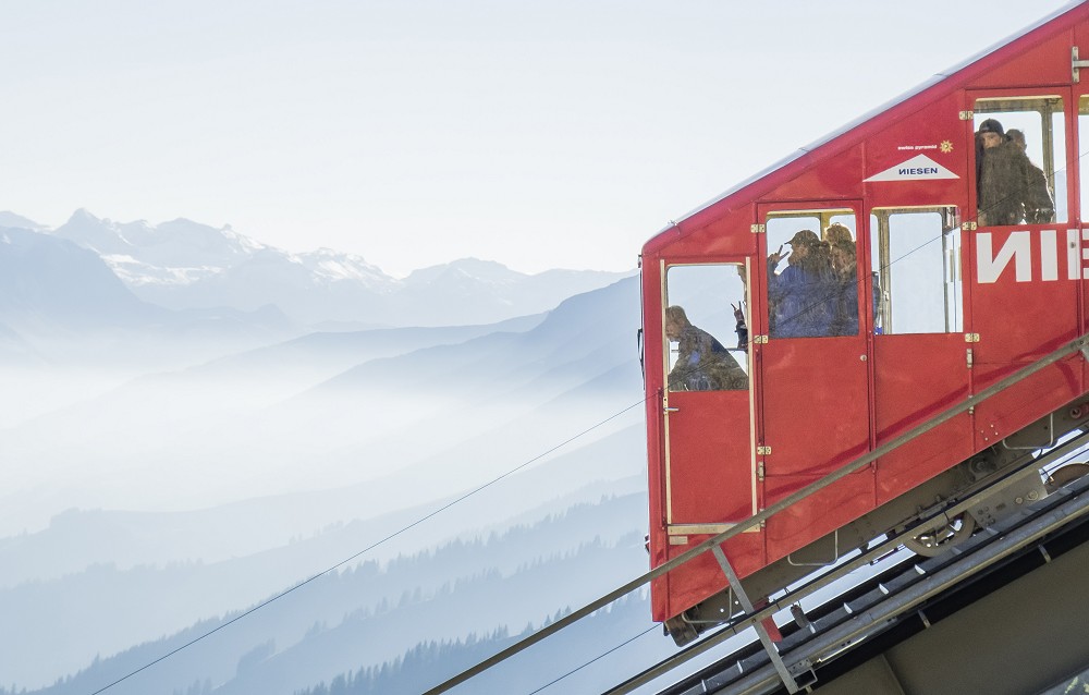 轉角遇見魏斯安德森!純白雲霄飛車樂園、圓山大飯店等全球12個置中美學景點
