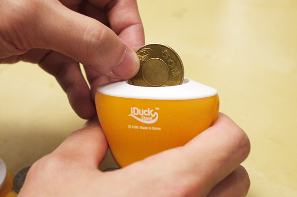 鴨鴨站起來！陪你一起講不停的鴨嘴手機架